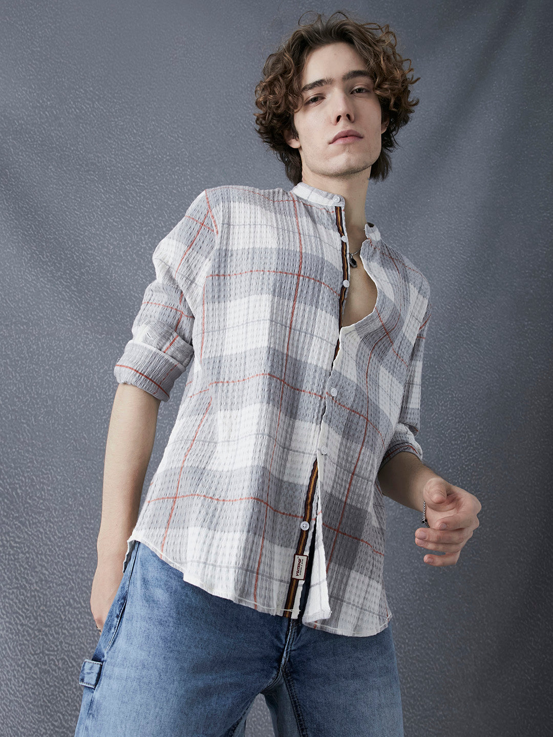 Men Relaxed Fit Cotton Textured Check Mandarin Collar Grey White Cotton Plaid Shirt